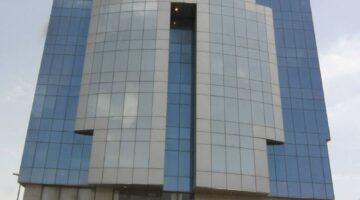 تعويض نحّال 55 ألف جنيه و10 آلاف لمتضرر الهيئة وسيارة لوكيل الجامعة