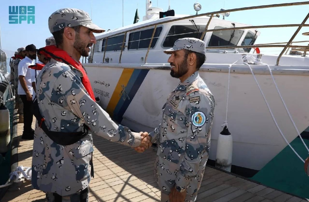 مدير عام حرس الحدود يتفقد قطاعات ووحدات تبوك البرية والبحرية لتعزيز الأمن