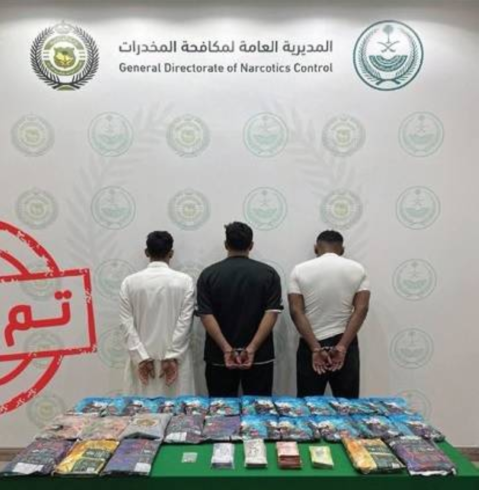 مكافحة المخدرات بالقصيم تضبط 3 متهمين بترويج مواد مخدرة في عملية نوعية