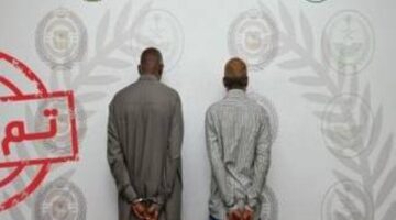 مكافحة المخدرات تضبط مقيمَين في بحرة أثناء ترويجهما للكوكايين المخدر