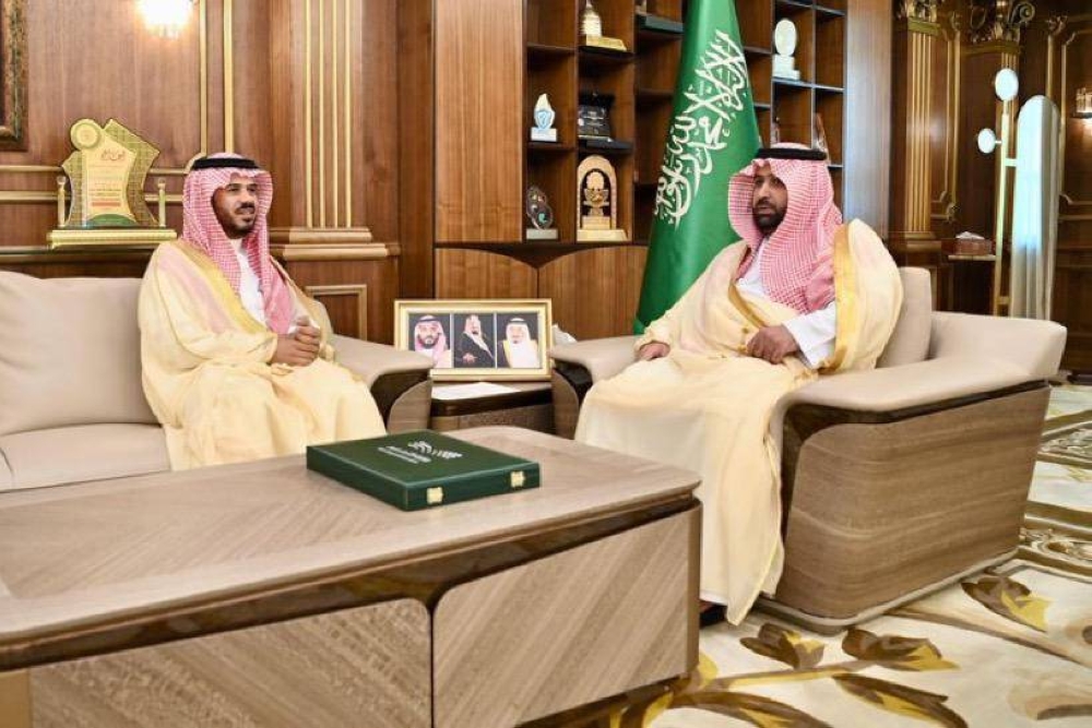 أمير جازان يطلع على خطط التعليم الجديدة ويدعم تطوير برامج المدارس