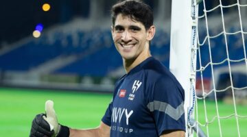 بونو يحسم موقفه النهائي من البقاء مع الهلال رغم العروض الأوروبية الجاذبة
