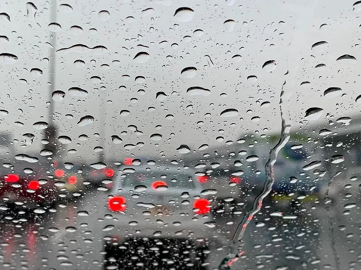 فرص هطول الأمطار اليوم: النموذج العددي السعودي يكشف توقعات الطقس مساءً