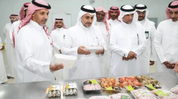 تفقد مشاريع البيئة في تبوك: نائب الوزير يلتقي المواطنين والمزارعين ويوجه بتطوير الخدمات