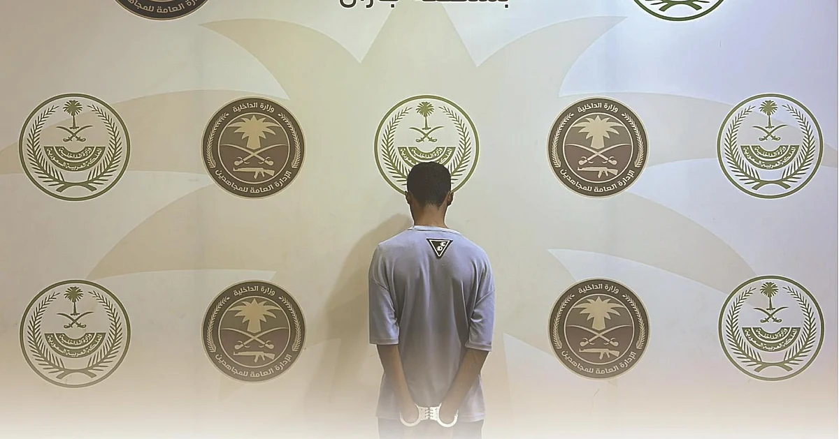 جازان: دوريات المجاهدين تضبط مقيمًا ينقل 13 مخالفًا لنظام أمن الحدود