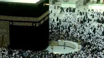 <p>الكلمة المفتاحية: الحرم المكي<br />
عدد الكلمات في العنوان: 12 كلمة</p>
<p><strong>الحرم المكي يشهد مشاهد إيمانية مؤثرة تبهر القلوب وتملأ المكان بالسكون</strong></p>